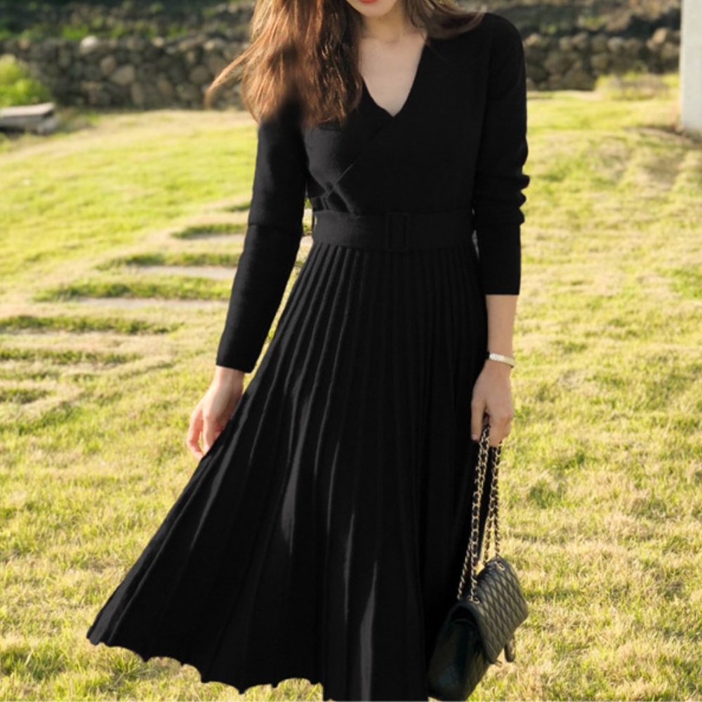 Black Knitted Pleated Dress